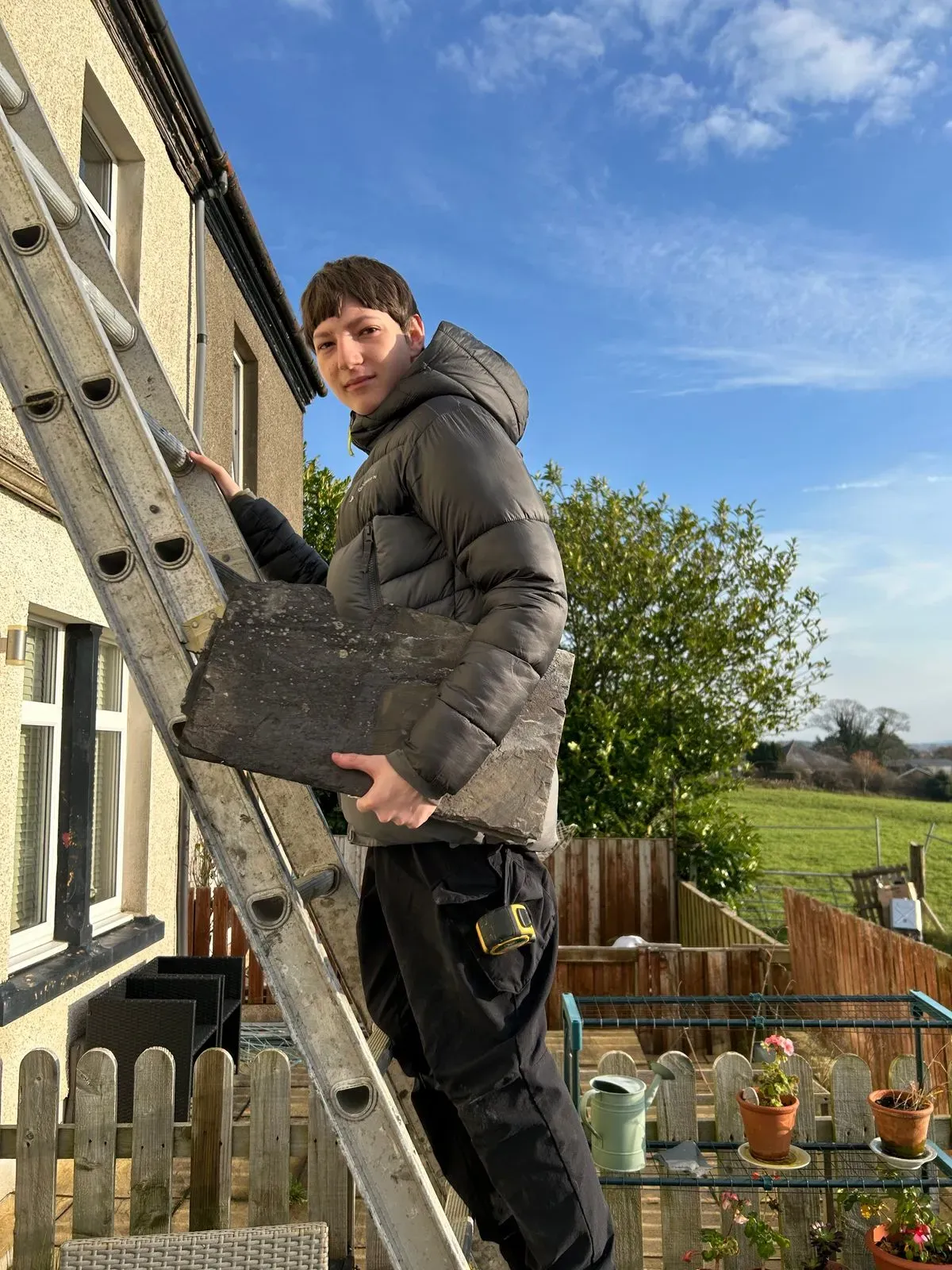 Roof inspection image background image