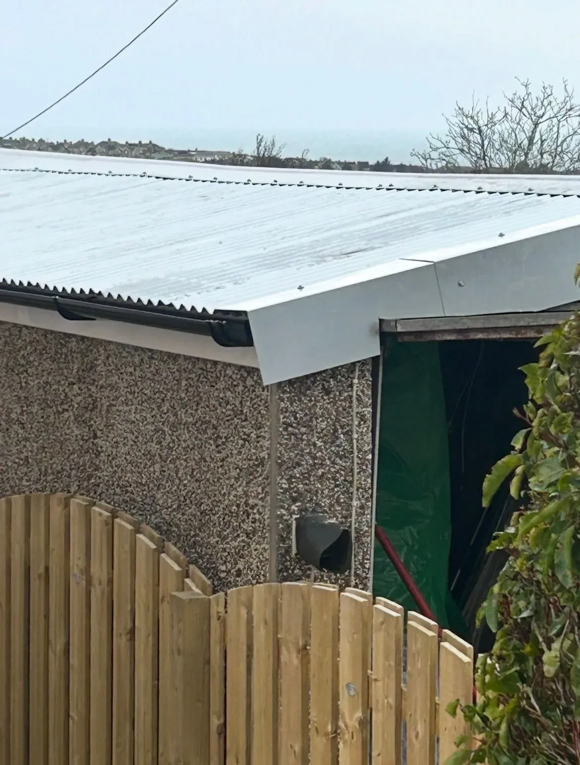 Roof repair image background image