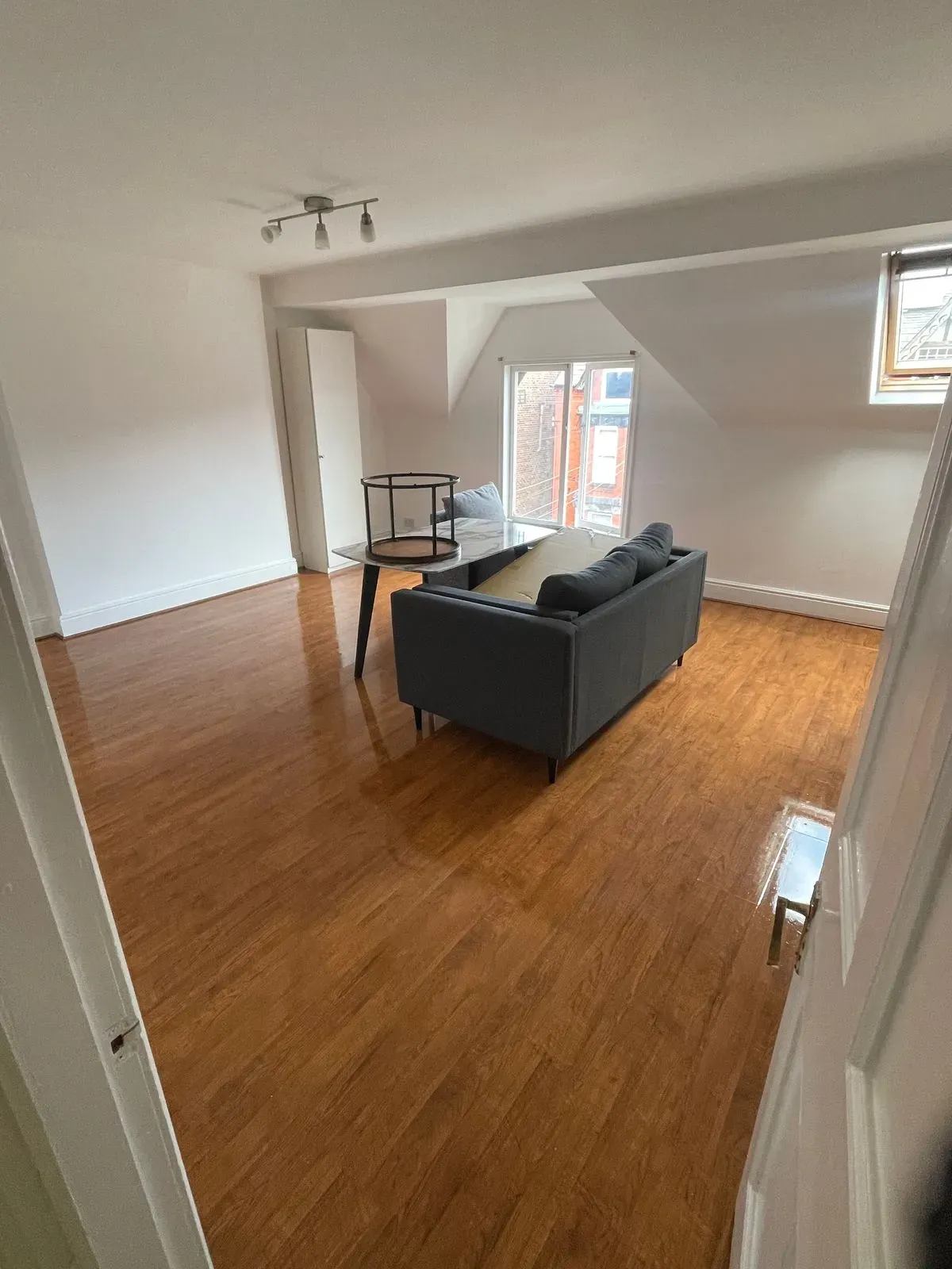 End of tenancy cleaning image background image
