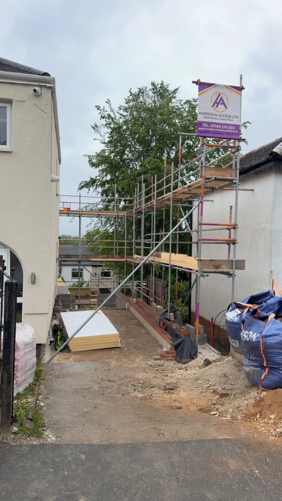 Scaffold dismantling and removal image background image