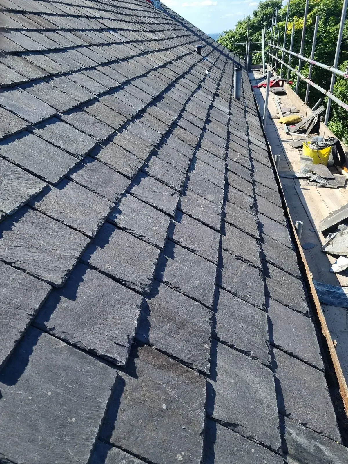 Roof repair image background image