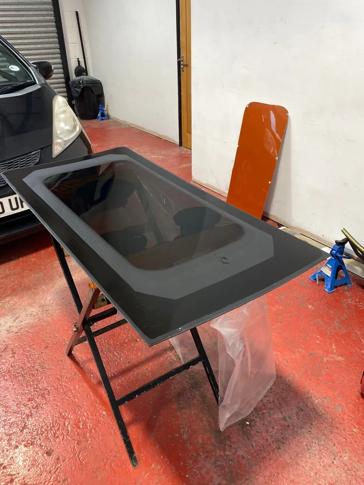 Full windscreen replacement image background image