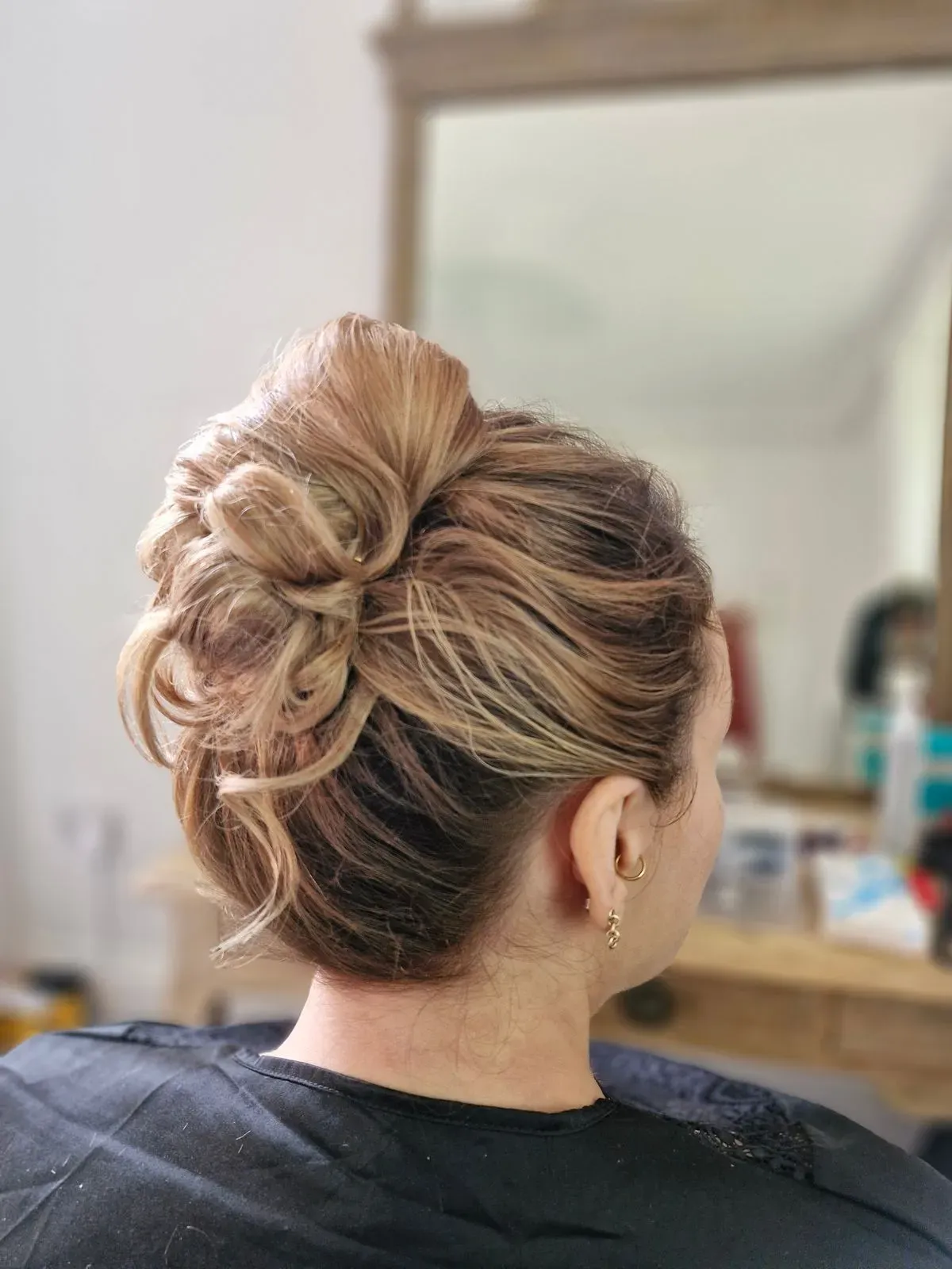 Bridal Hair and Make-Up image background image