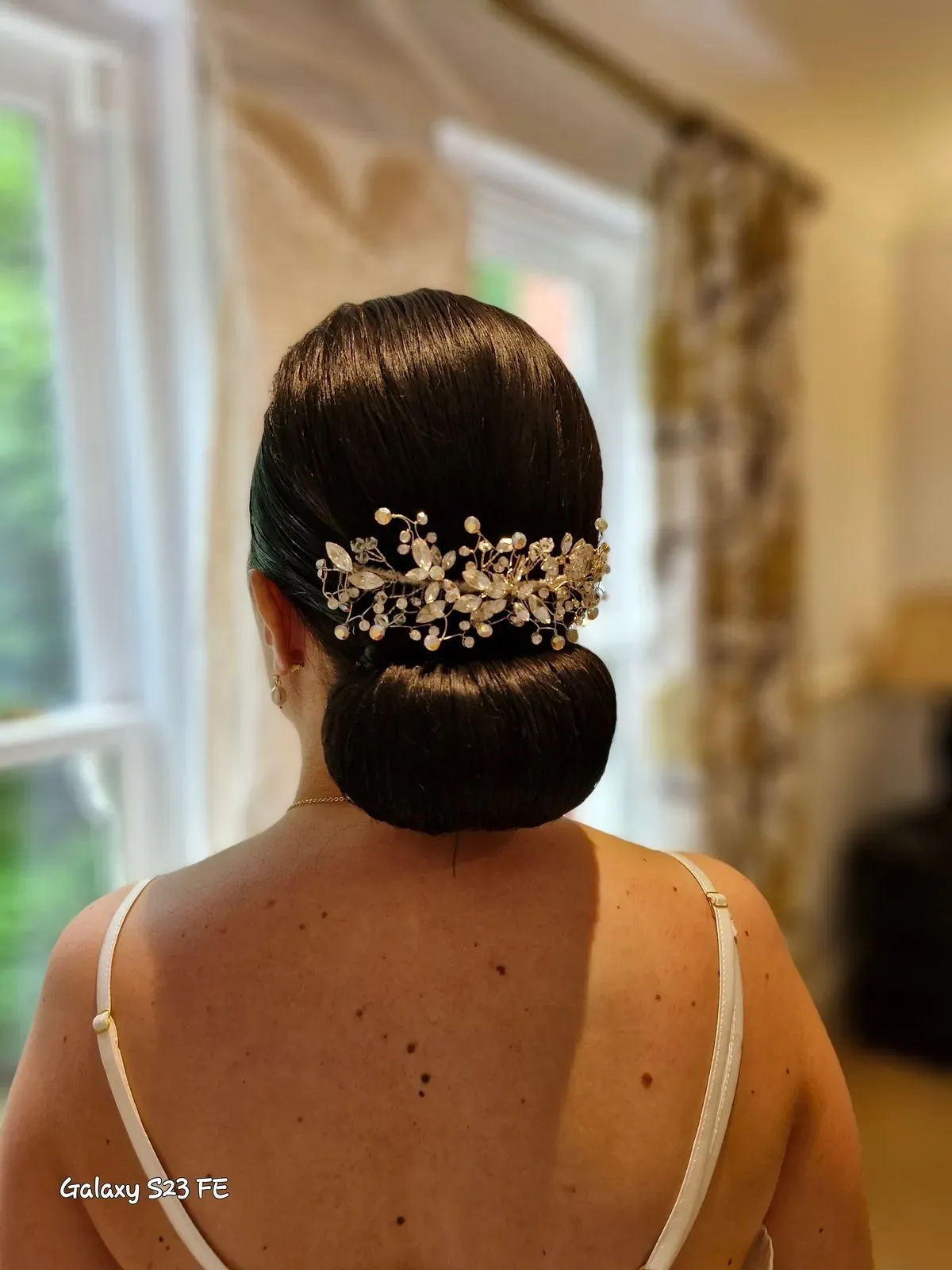 Bridal Hair and Make-Up image background image