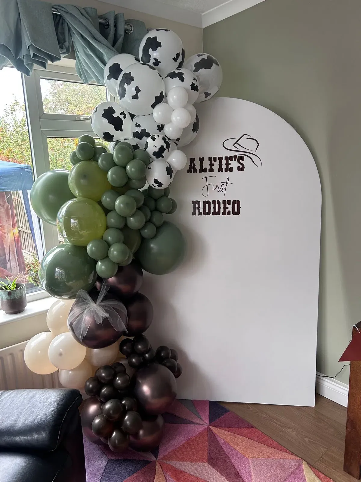 Balloon centrepieces for events image background image