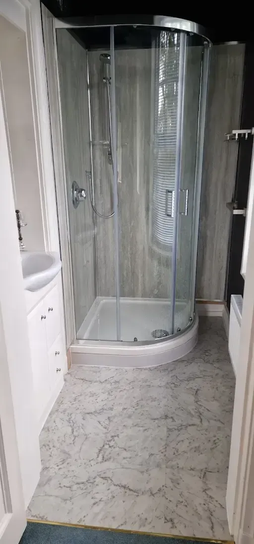 Tile replacement work in St Leonards-on-Sea bathroom