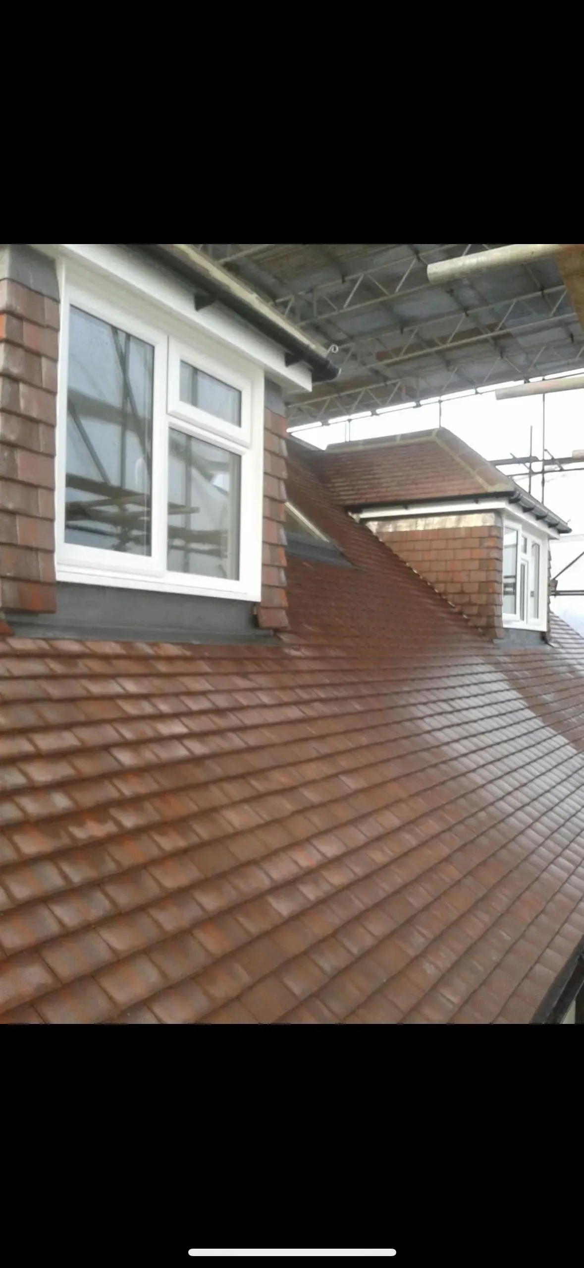 Roof repairs image background image