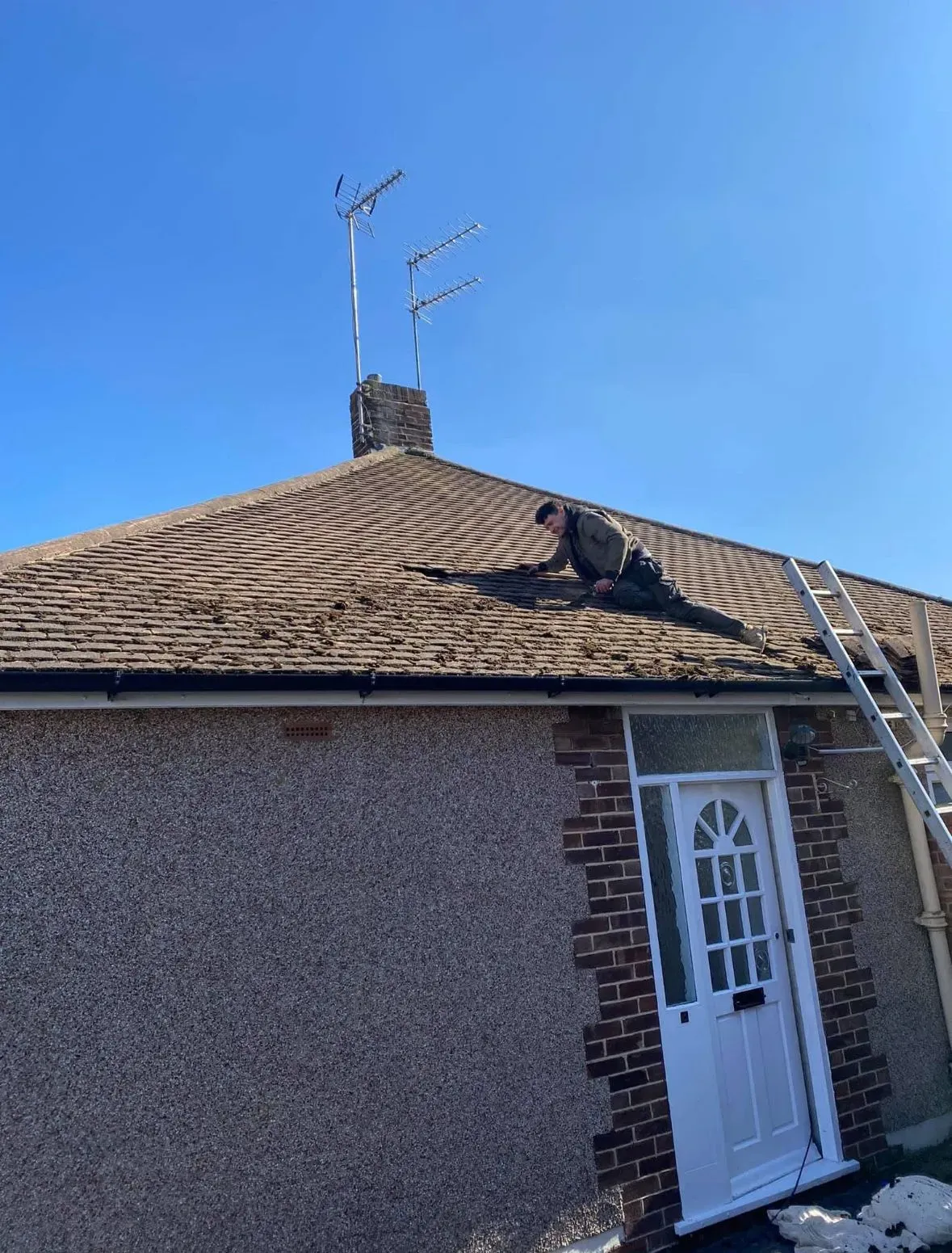 Slate roofing installation image background image