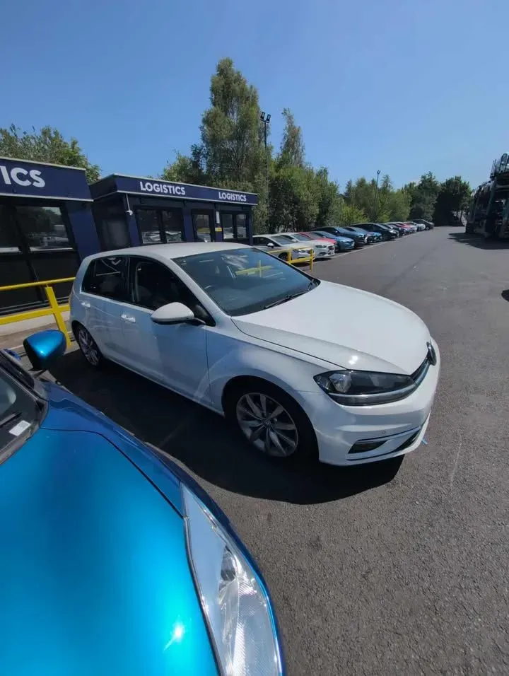 Vehicle Relocation image background image