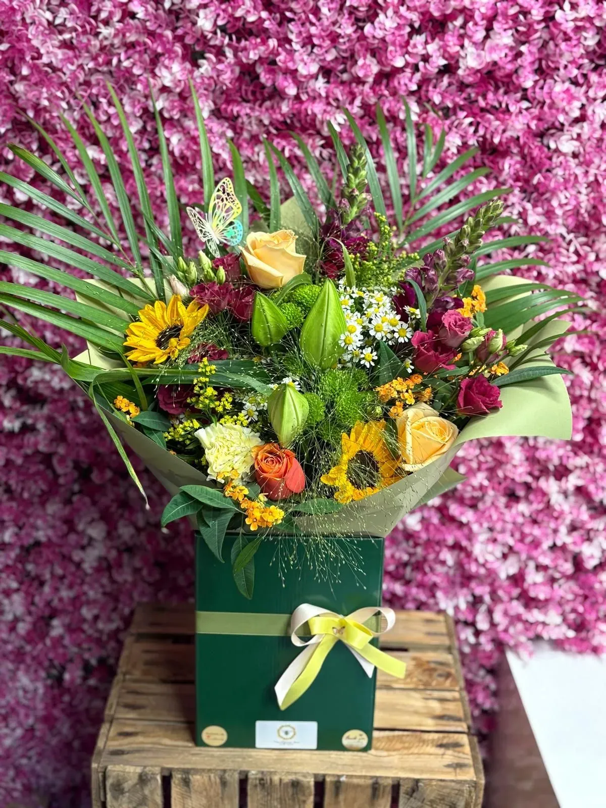 Bouquet arrangements image background image