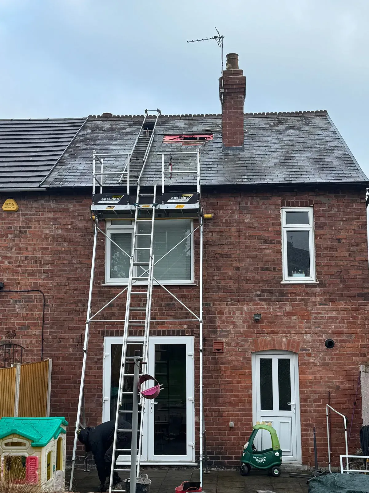 Roof Repair image background image