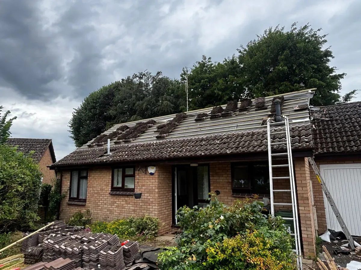 Roof replacement image background image