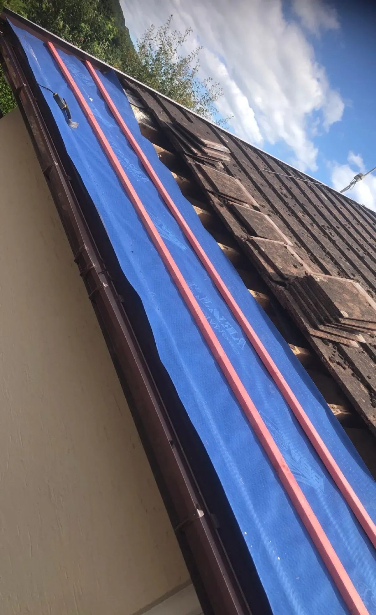Roof repair image background image