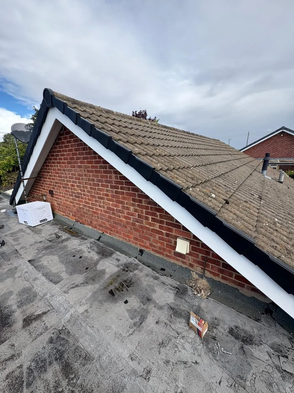 Emergency roof repairs image background image