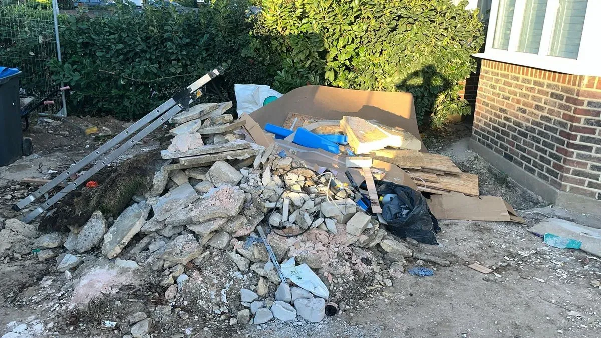 Construction waste clearance image