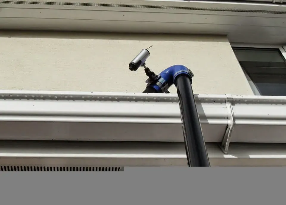 Gutter cleaning image background image