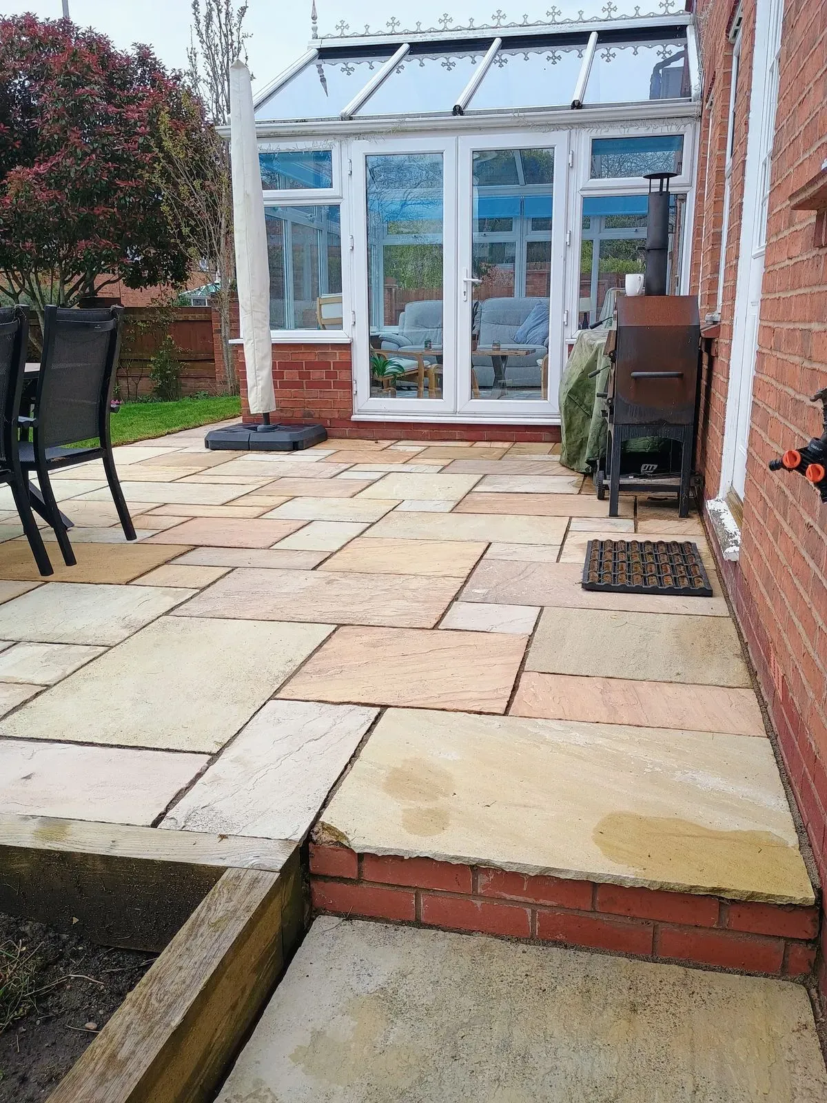 Patio cleaning image background image