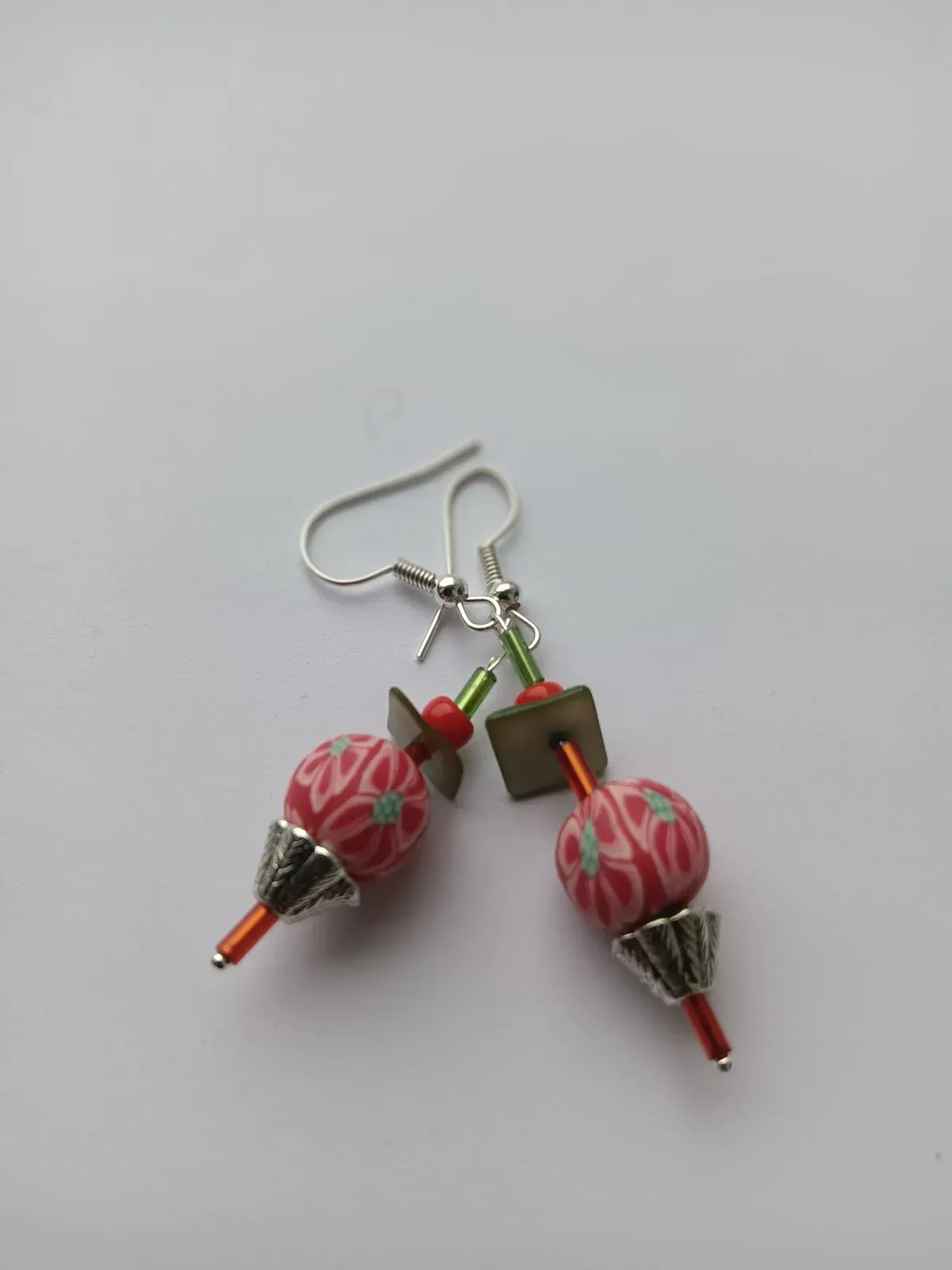 round red bead thumbnail image