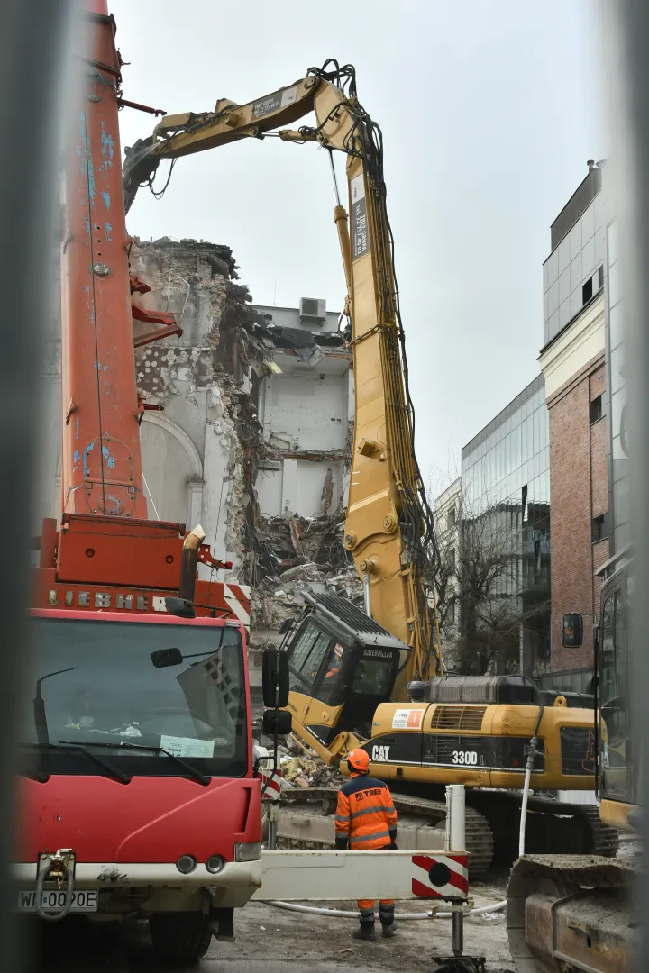 Rozbiórka kompleksu biurowego przy Dzielnej 58 i Pawiej 55 na warszawskiej Woli - zdjęcie 1