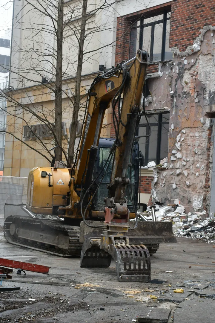 Rozbiórka kompleksu biurowego przy Dzielnej 58 i Pawiej 55 na warszawskiej Woli - zdjęcie 4