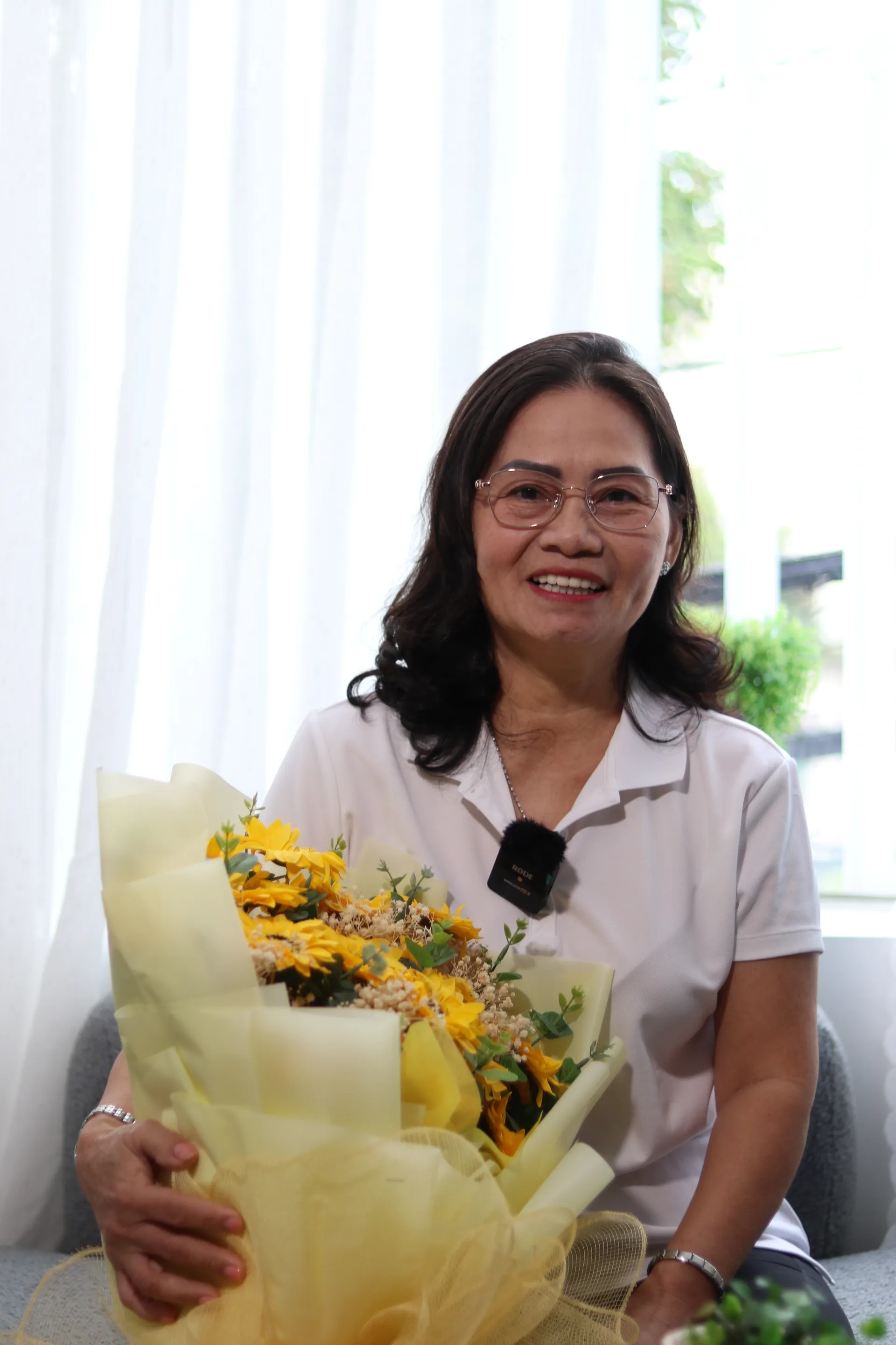 Cô Thuỷ - Việt Kiều