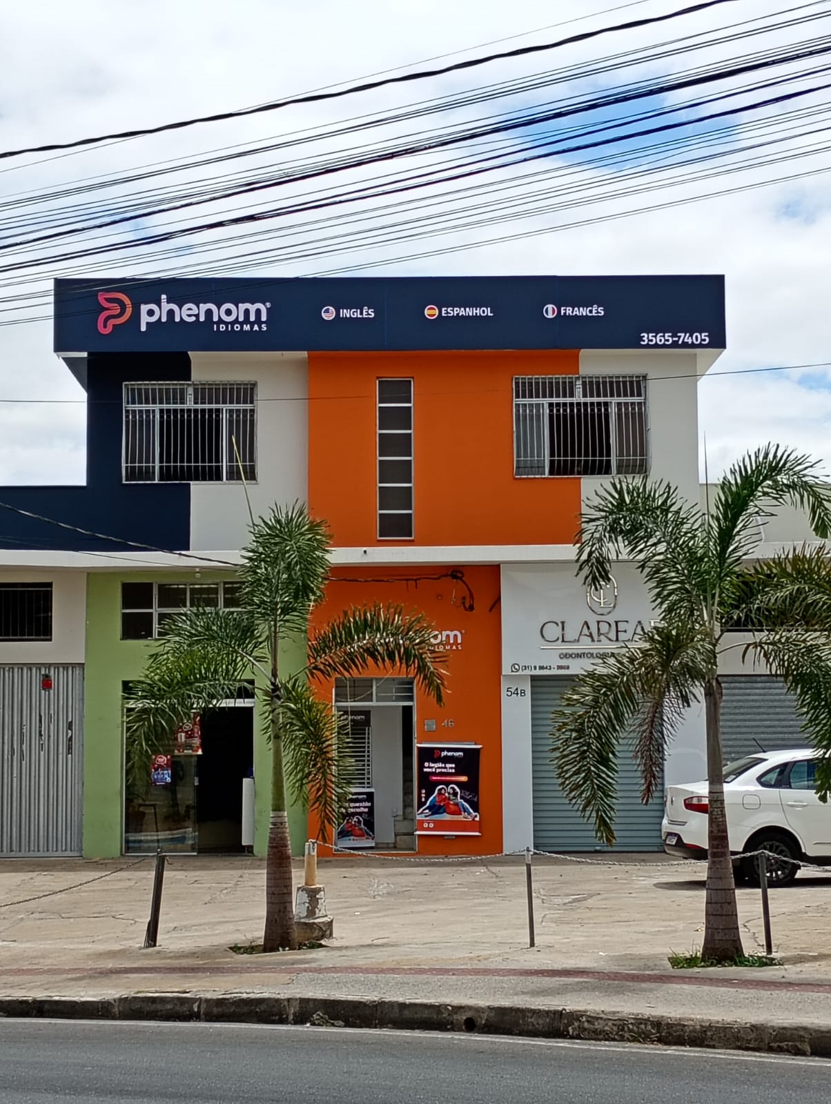 Fachada escola Phenom