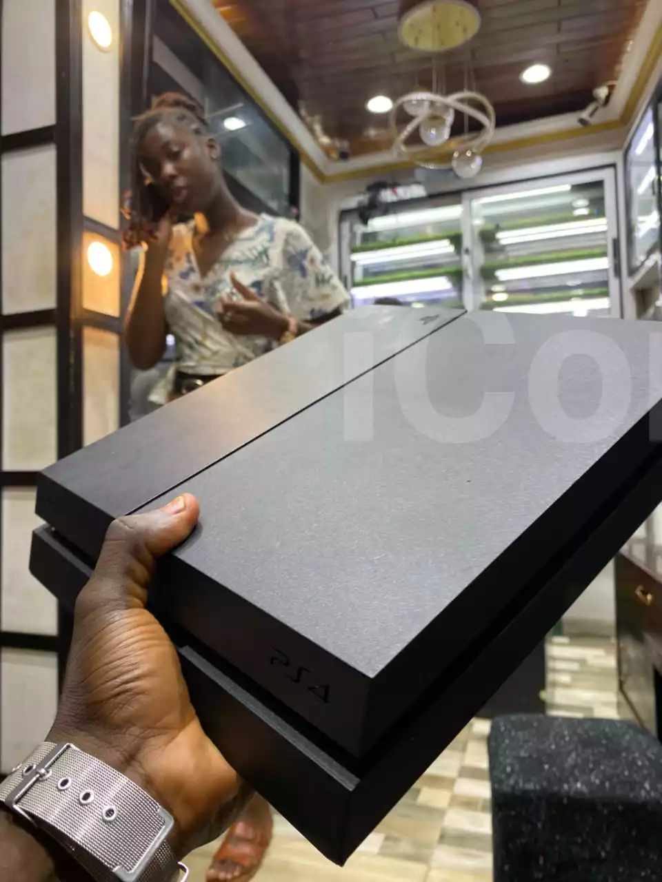Playstation 4 standard - Sony PlayStation 4 - Yaounde 4