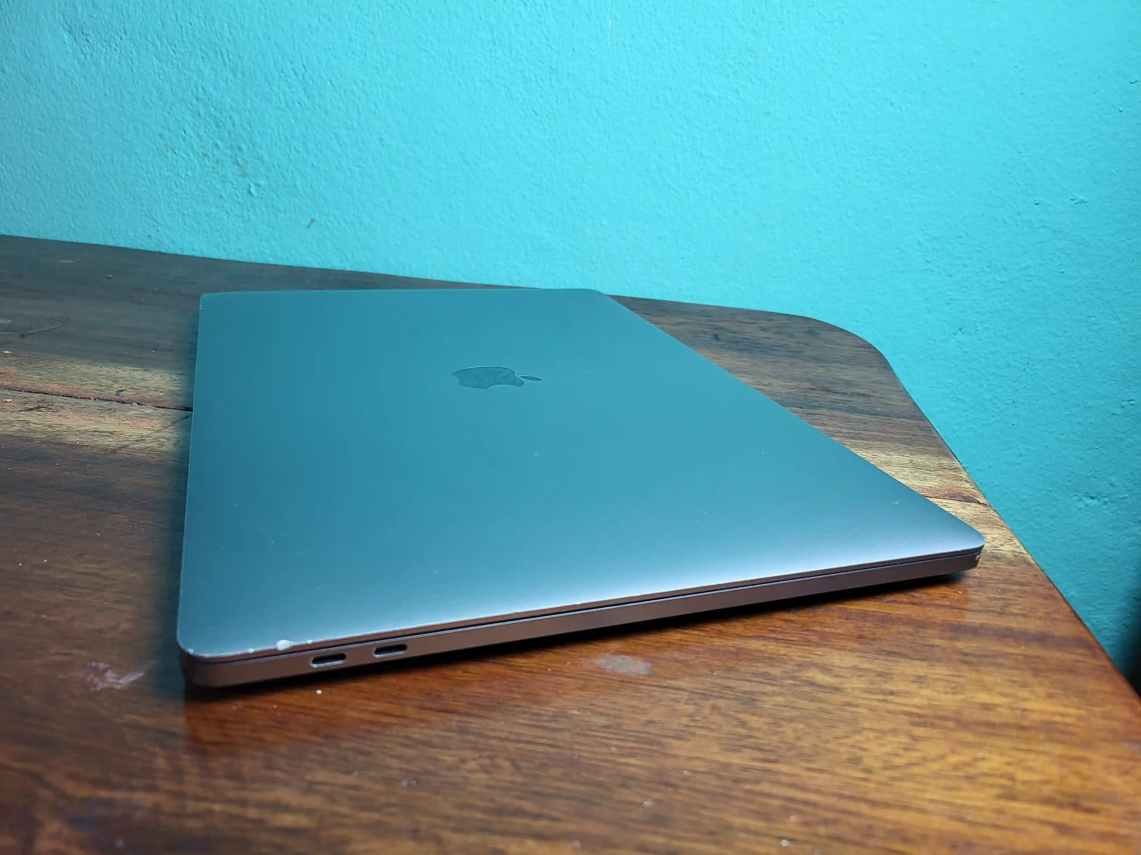 64GB RAM 2TB i9 Macbook Pro - Laptop - Buea