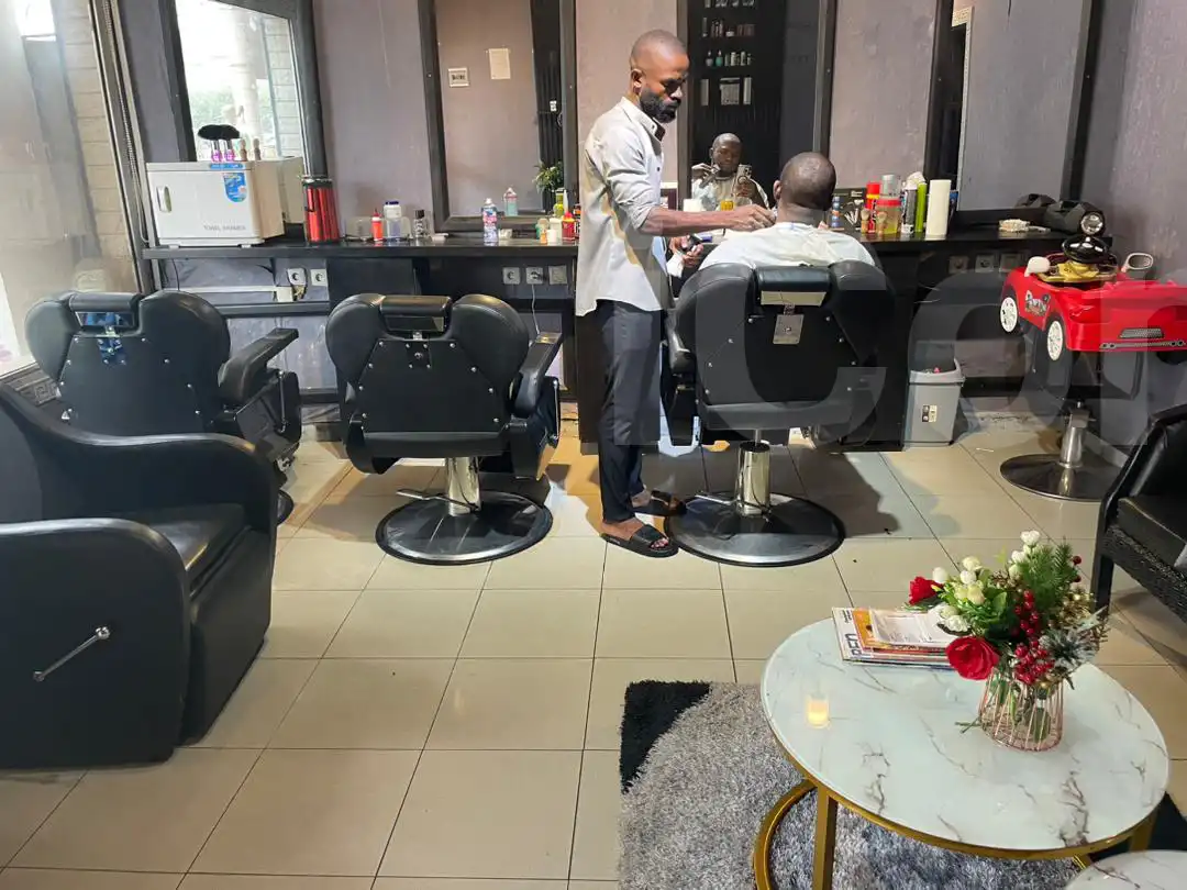 Institut de beauté VIP - Salons - Douala 4