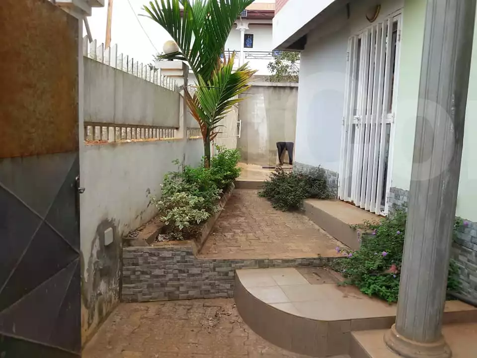 DUPLEX À VENDRE NKOLDA - Duplex - Yaounde 2