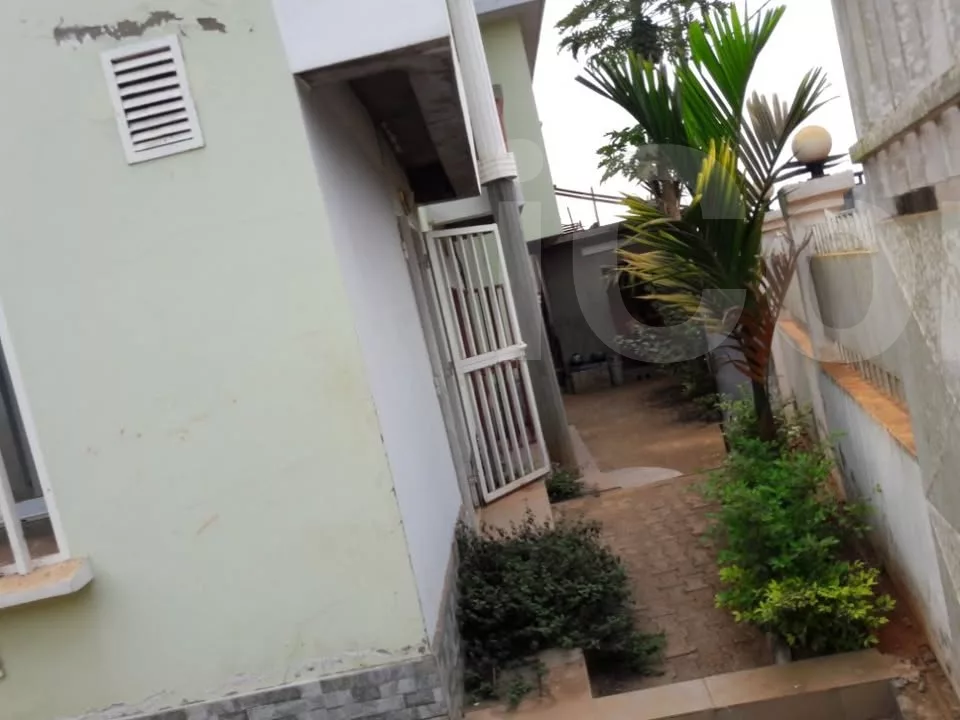 DUPLEX À VENDRE NKOLDA - Duplex - Yaounde 4
