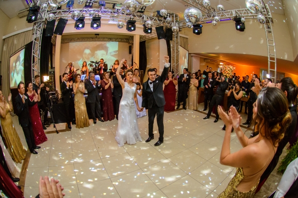 Dicas para se fechar um pacote de festa completa com segurança