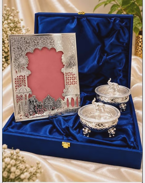 Silver Decorative Gift Set with Frame and Bowls