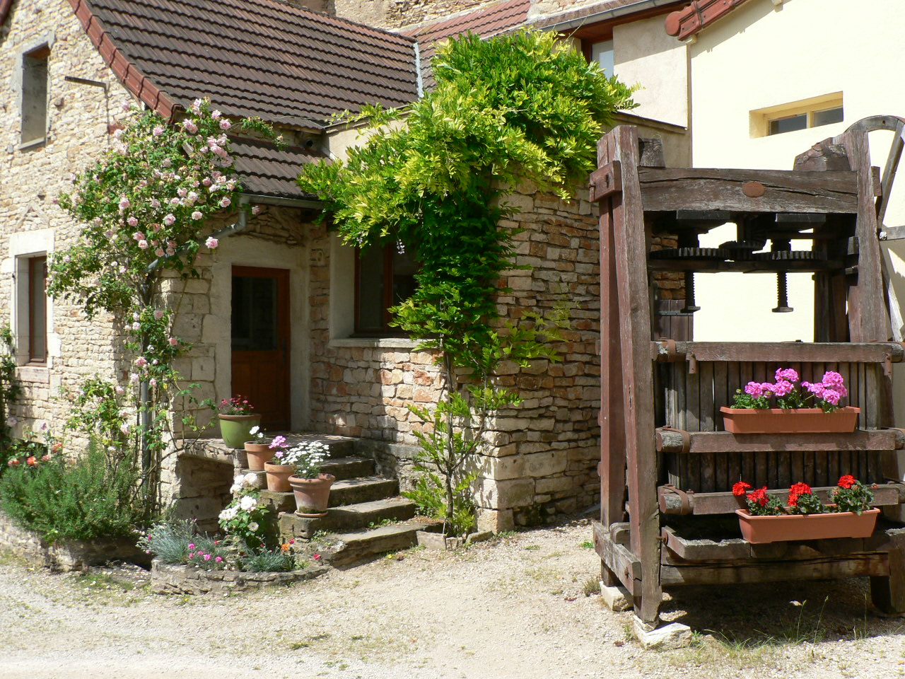 La Petite Maison : hébergement à Saint-Martin-sous-Montaigu (71)