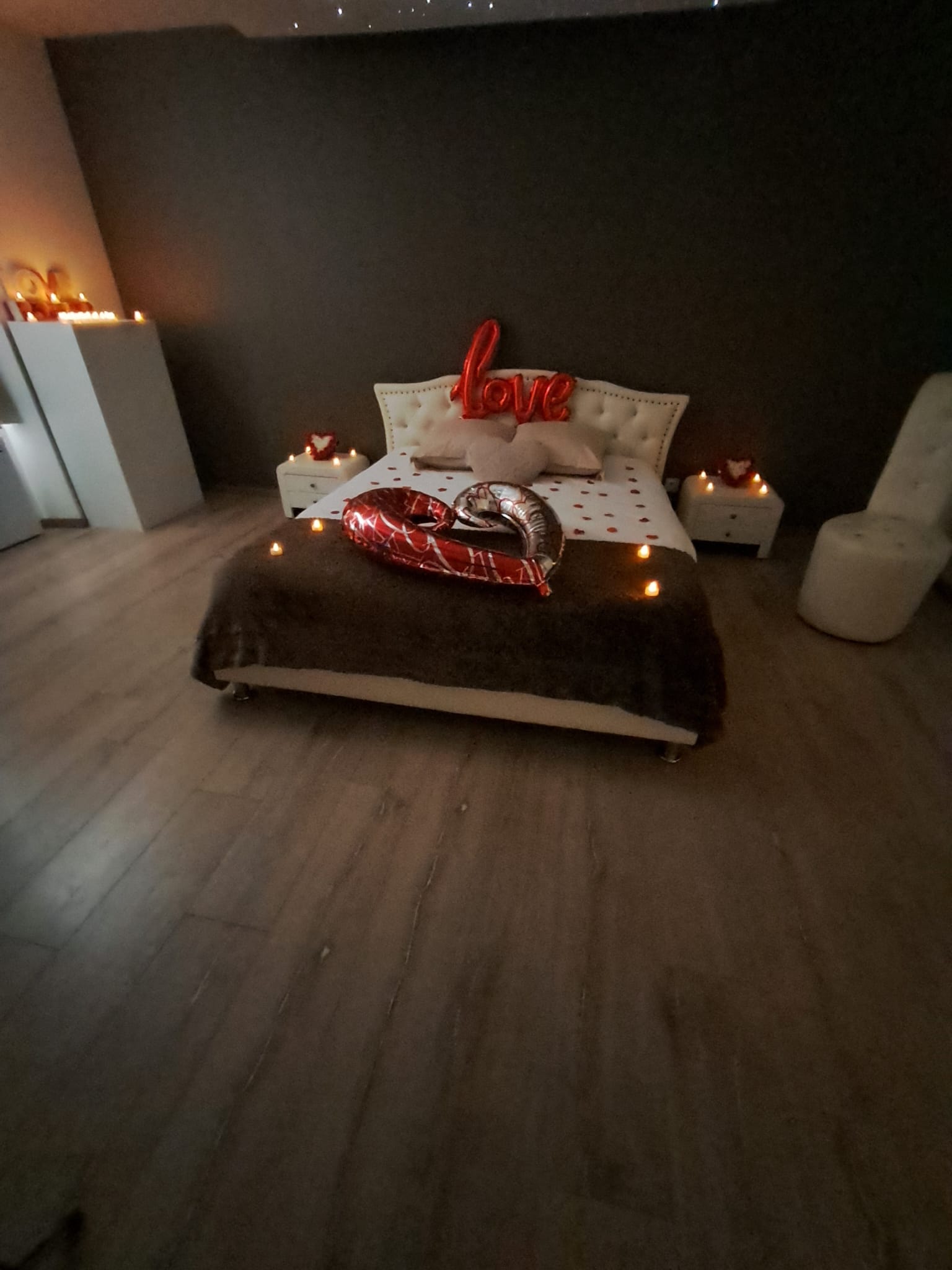 Suite romantique “Évasion” avec jacuzzi – Couple, moments inoubliables ❤️