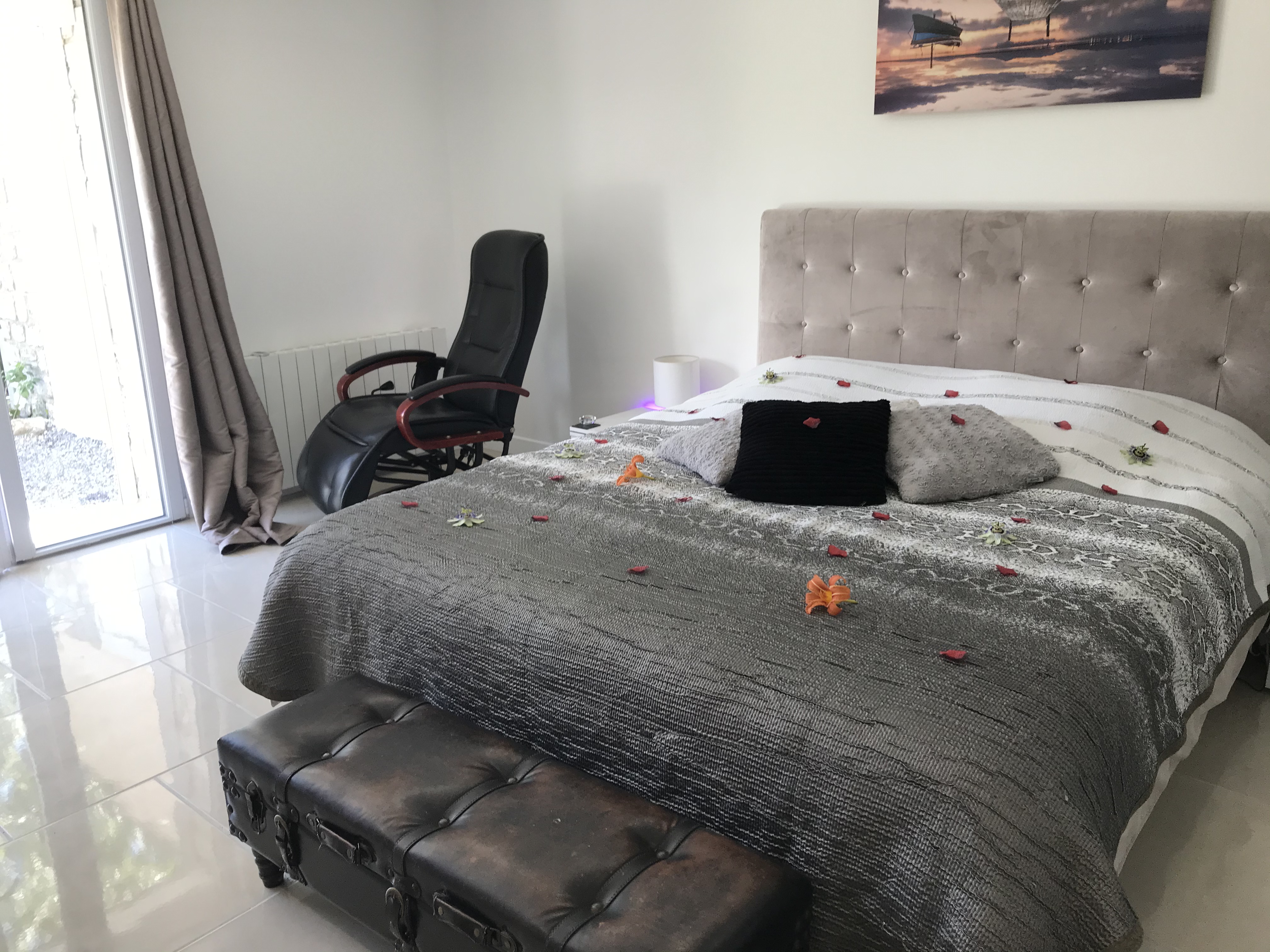 Love room Villa Charlène Suite Marilyne : photo 8 de l’hébergement