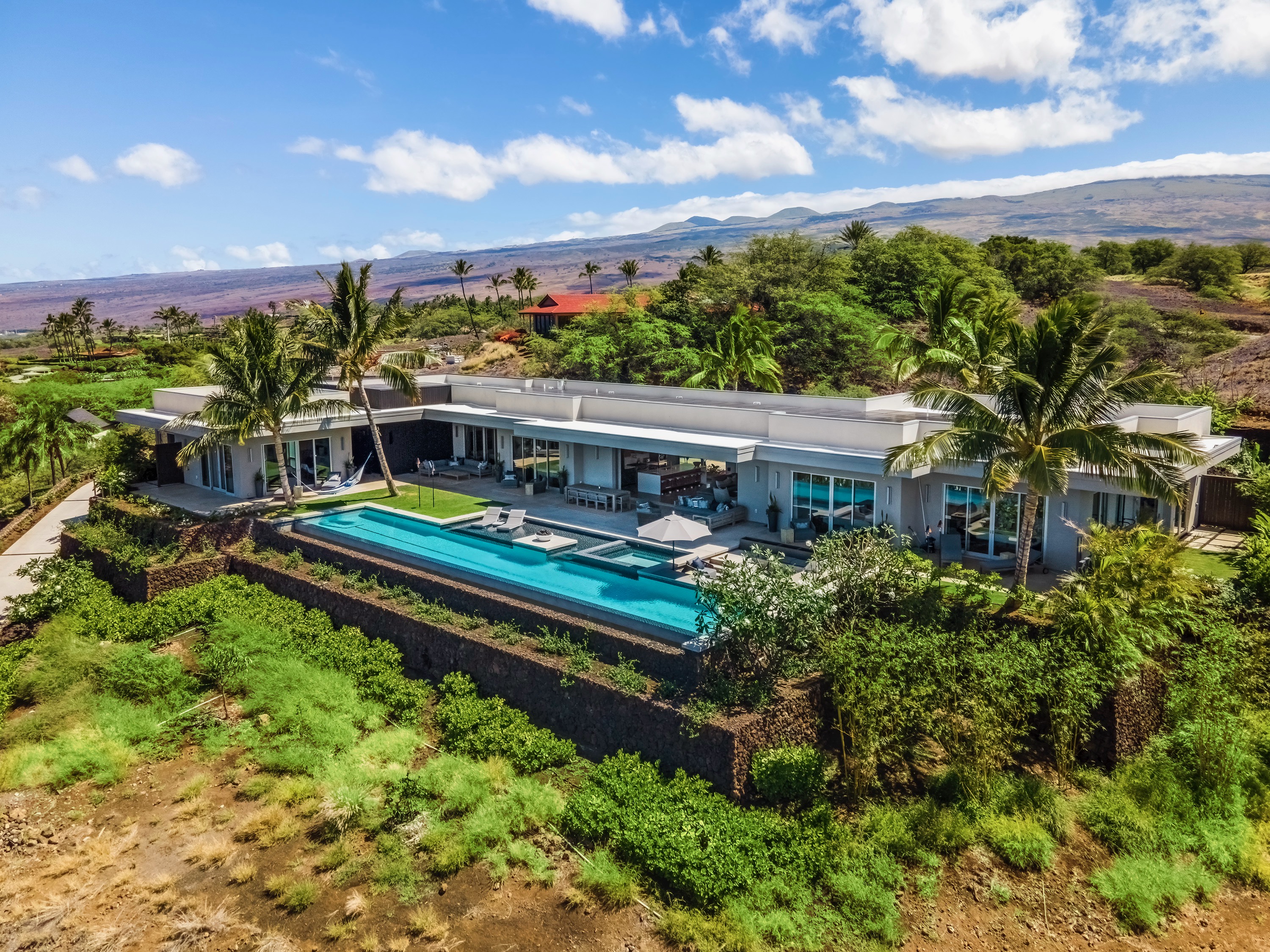 Luxury Hawaii 5-bedroom Home with Private 22m Pool & Sweeping Ocean Views photo 5