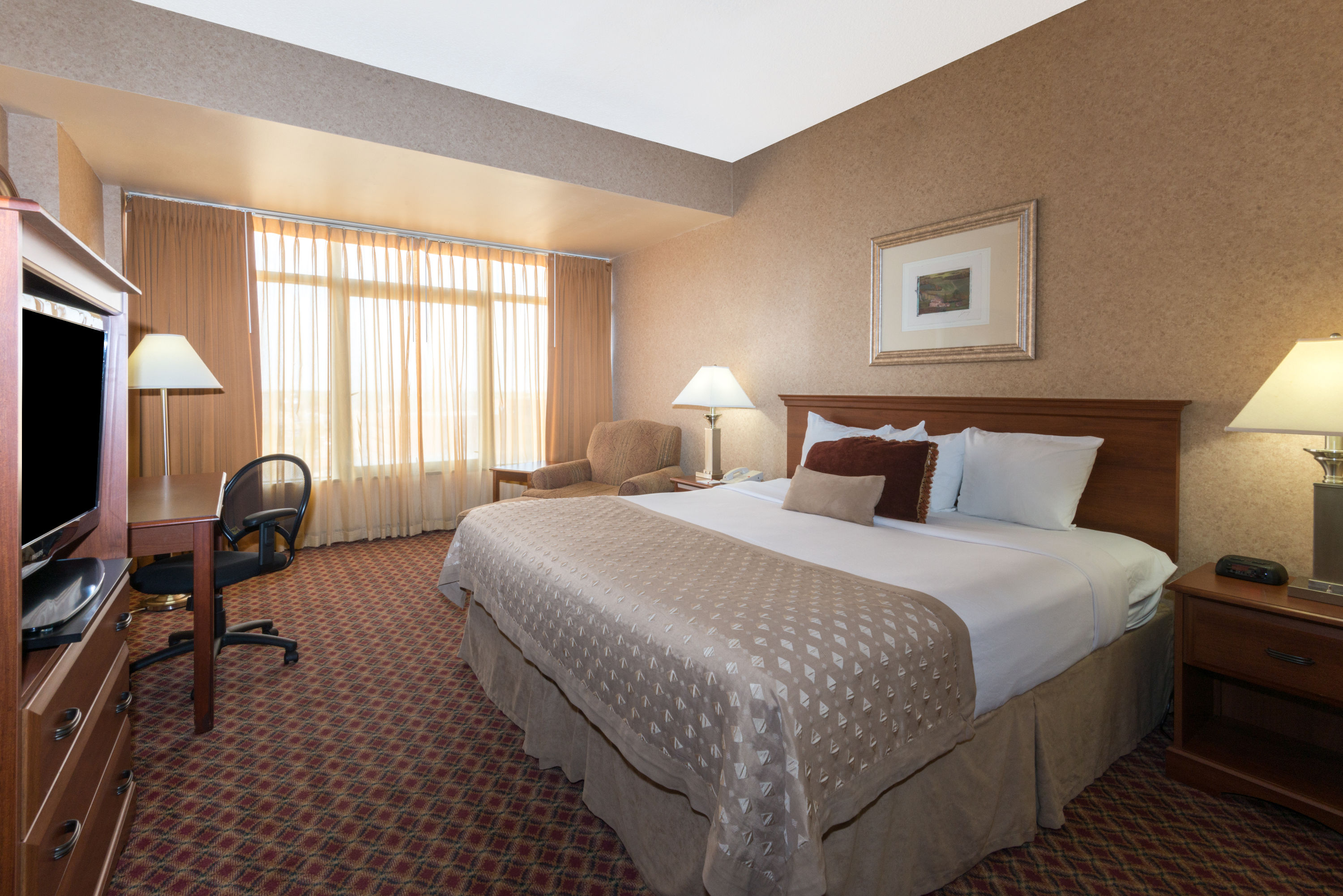 Ramada by Wyndham Topeka Downtown Hotel & Convention Center photo 4