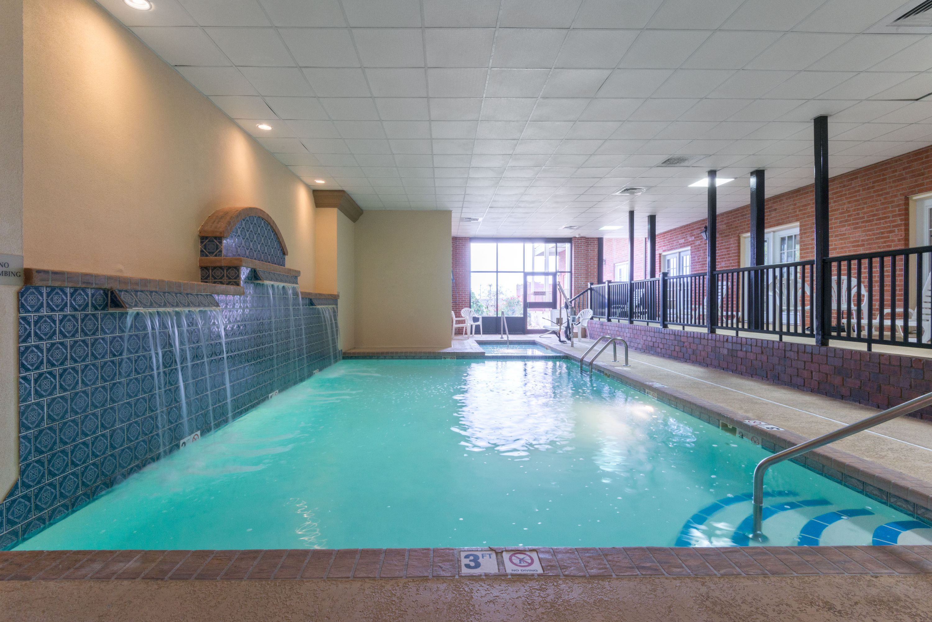 Ramada by Wyndham Topeka Downtown Hotel & Convention Center photo 6