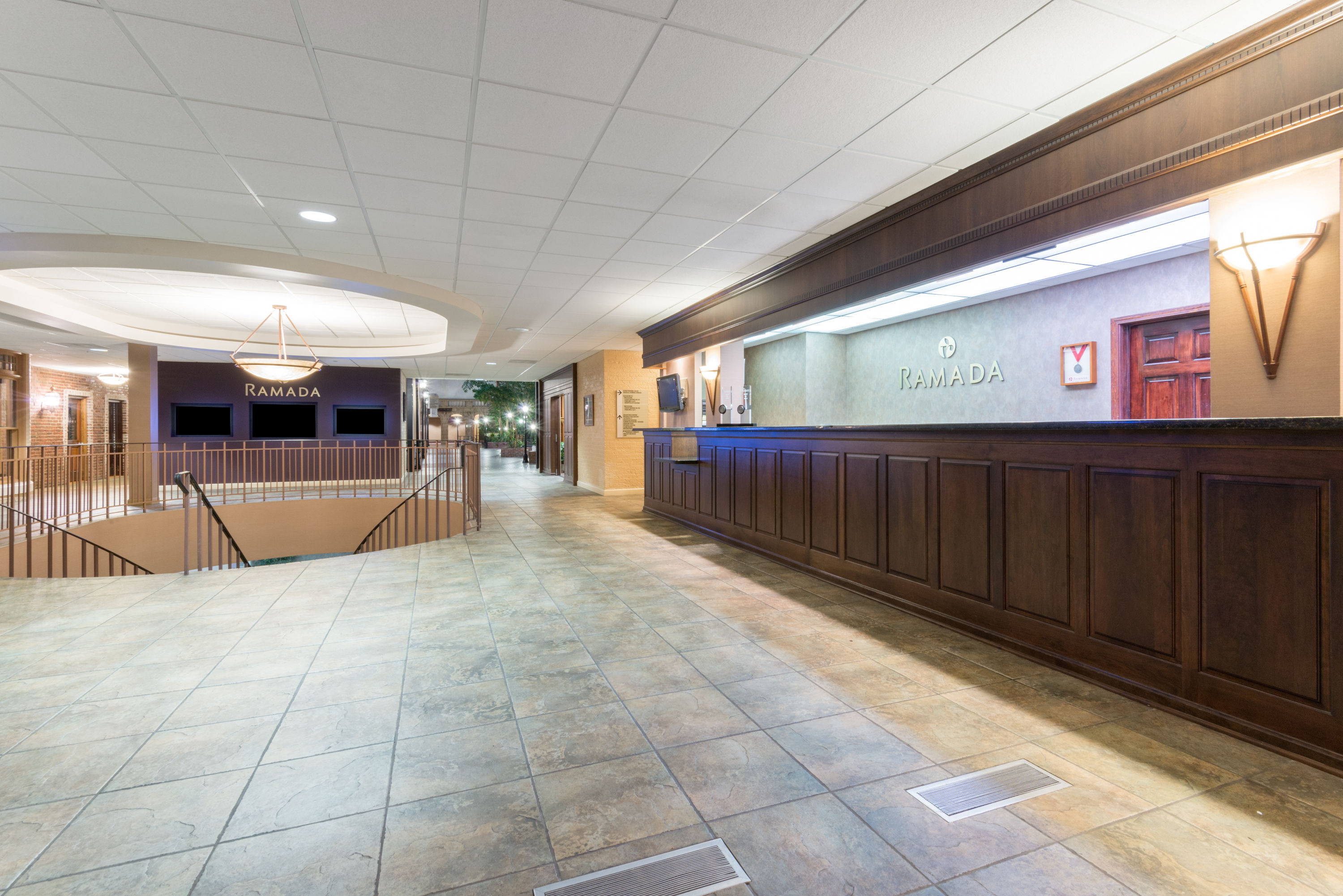 Ramada by Wyndham Topeka Downtown Hotel & Convention Center photo 3
