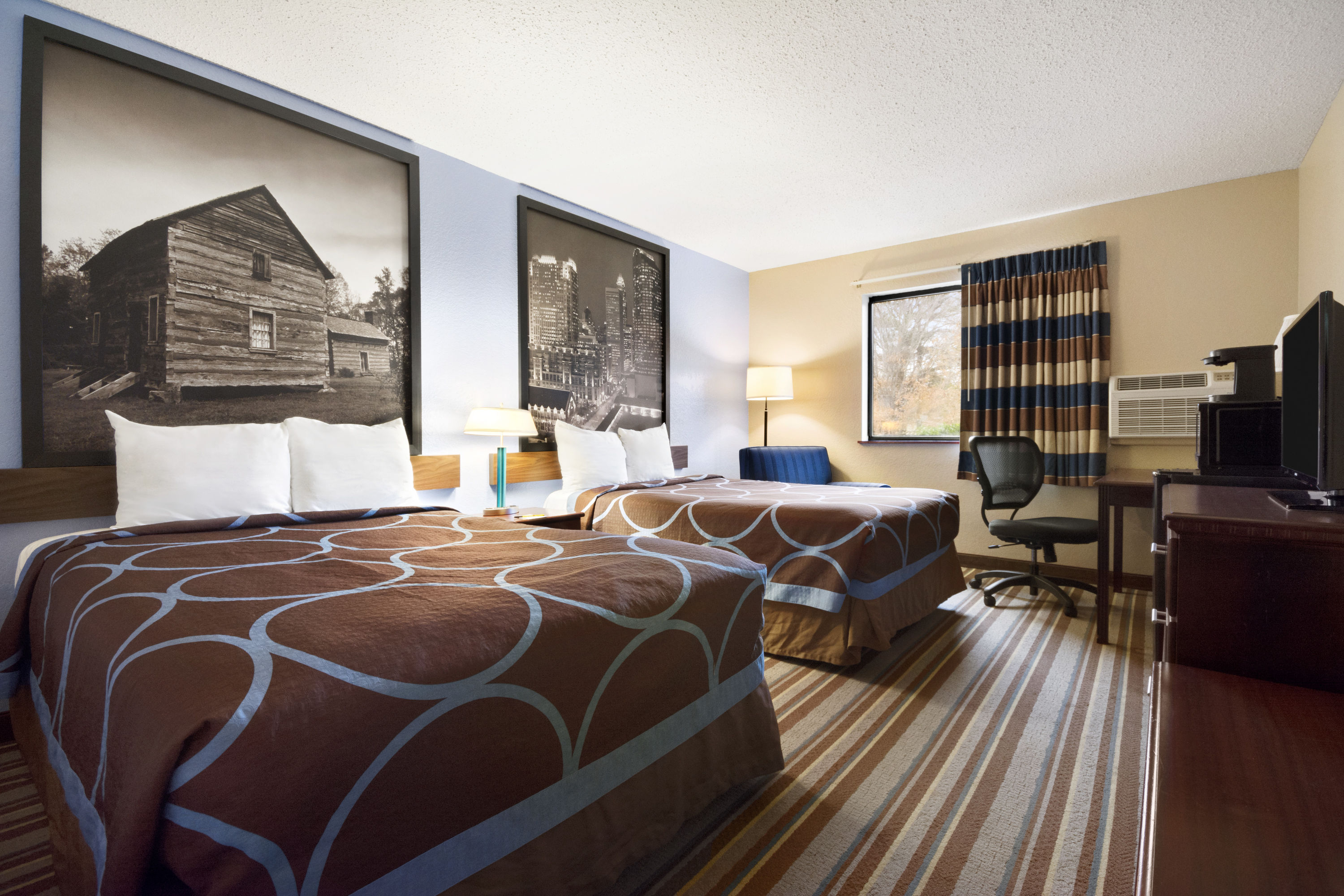 Super 8 by Wyndham Charlotte University photo 4