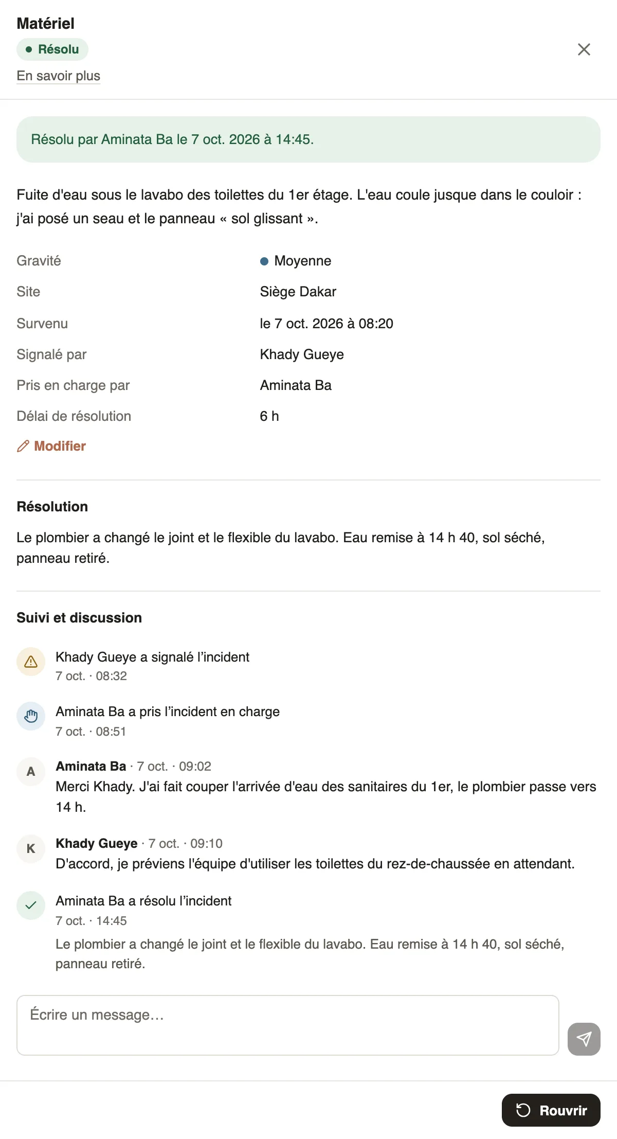 Un incident Résolu : le bandeau Résolu par Aminata Ba, le délai de résolution de 6 h, la note de résolution, le fil de suivi et le bouton Rouvrir