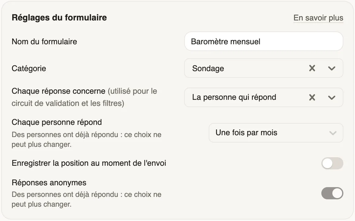 Réglages du formulaire Baromètre mensuel : catégorie Sondage, Chaque personne répond Une fois par mois et Réponses anonymes activé, deux choix bloqués car des personnes ont déjà répondu