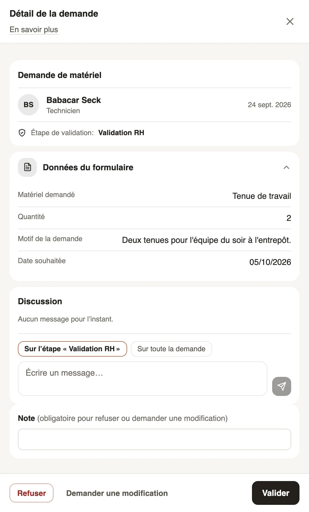 The detail of an equipment request: discussion, note, Refuse, Ask for a change and Approve