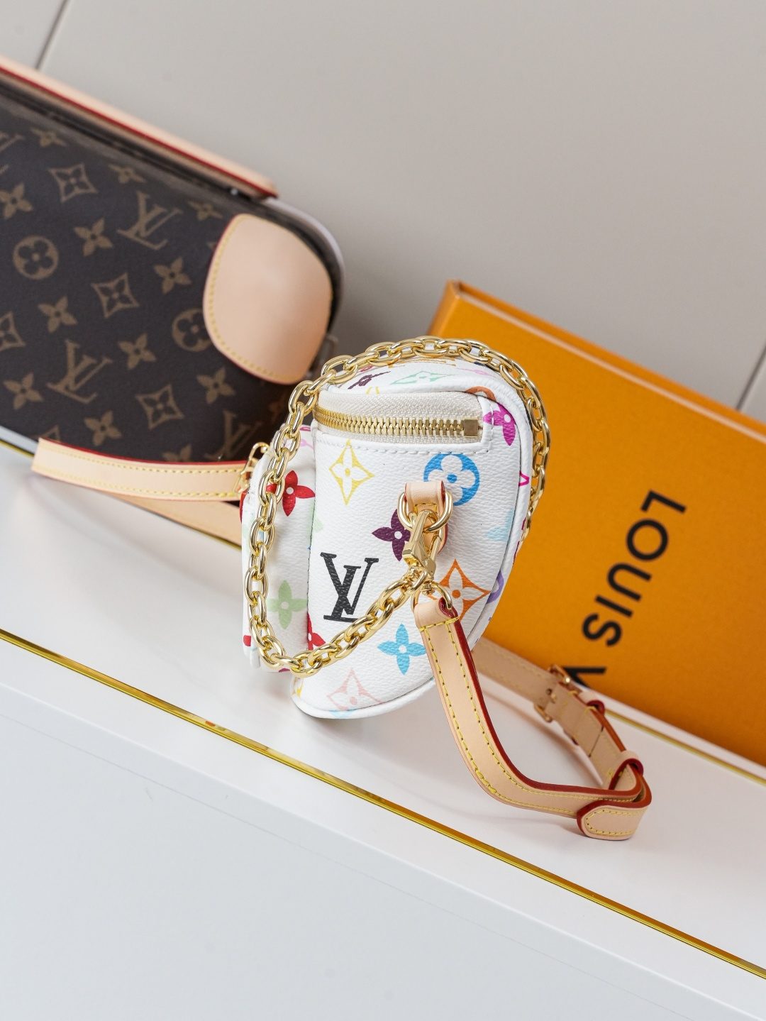 White Color Mini Bumbag 17.0 x 12.0 x 9.5 cm (Length x Height x Width) with cowhide leather trim 2