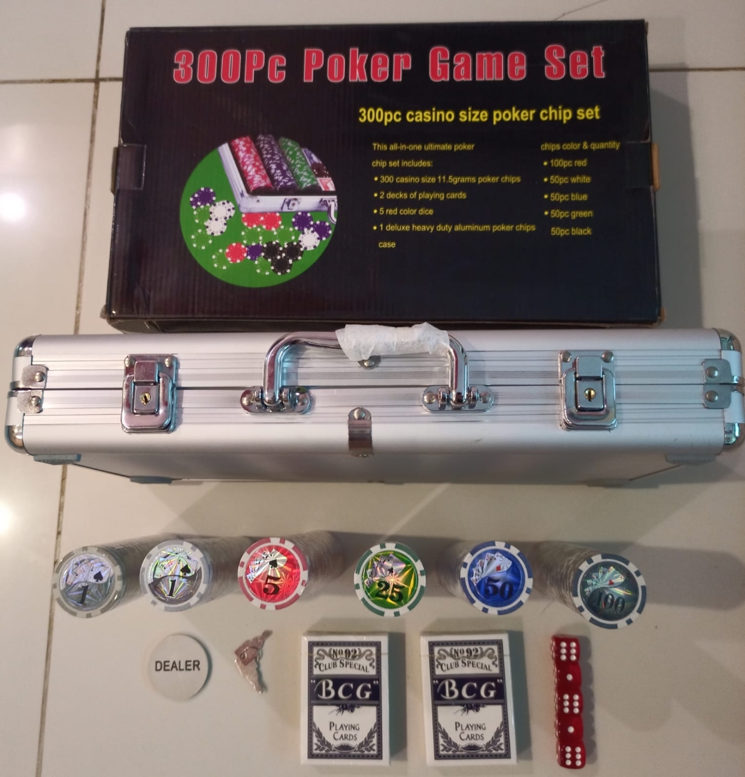 Holographic - 300 Poker Chips Briefcase - Image 1