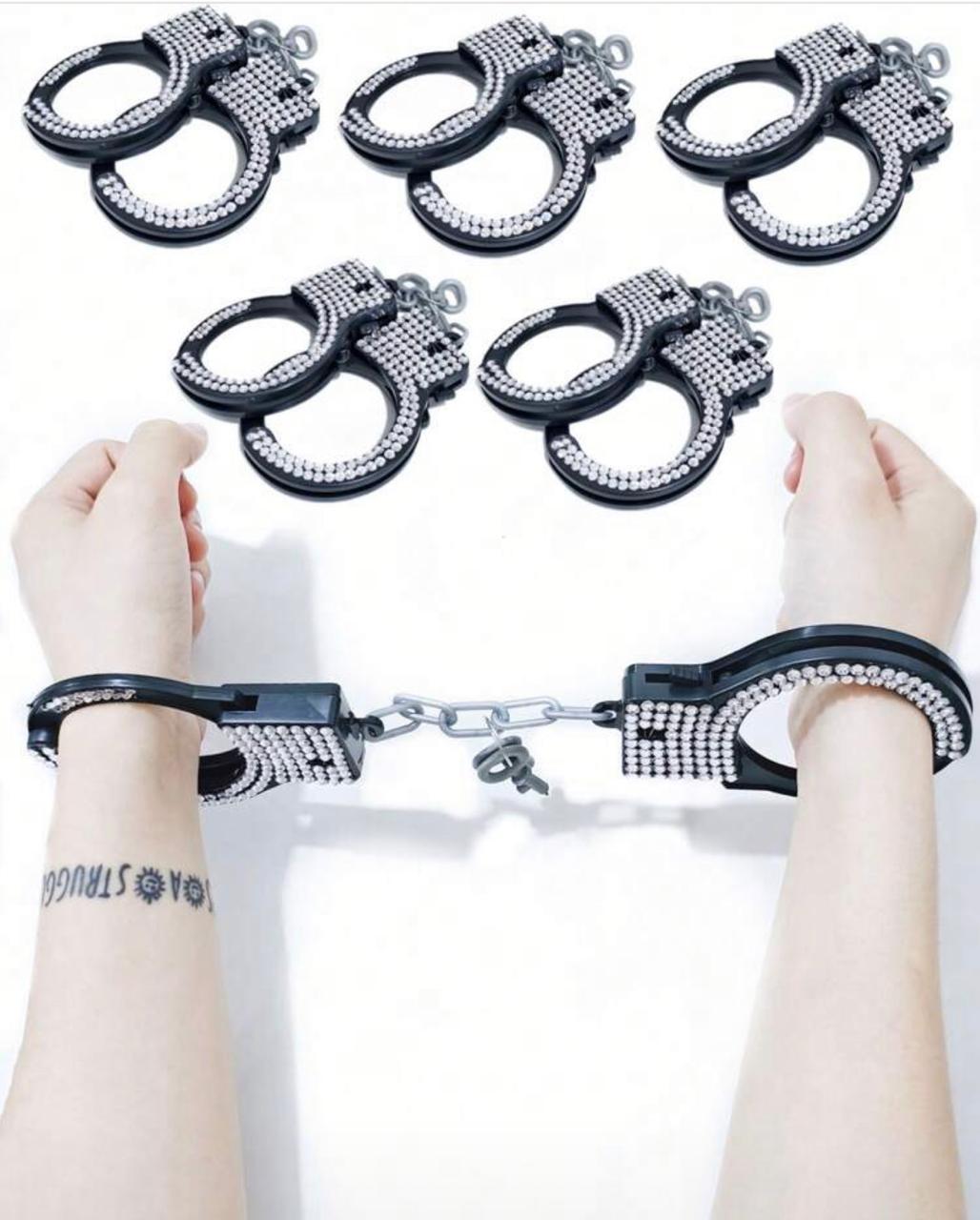 Handcuff