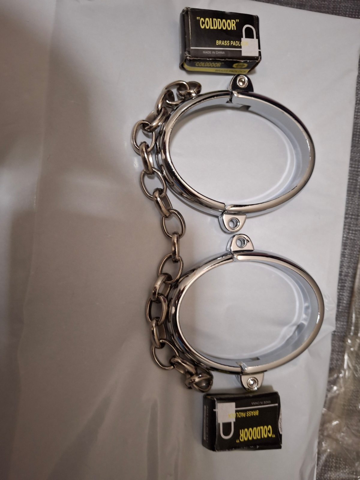 Metal hand cuff