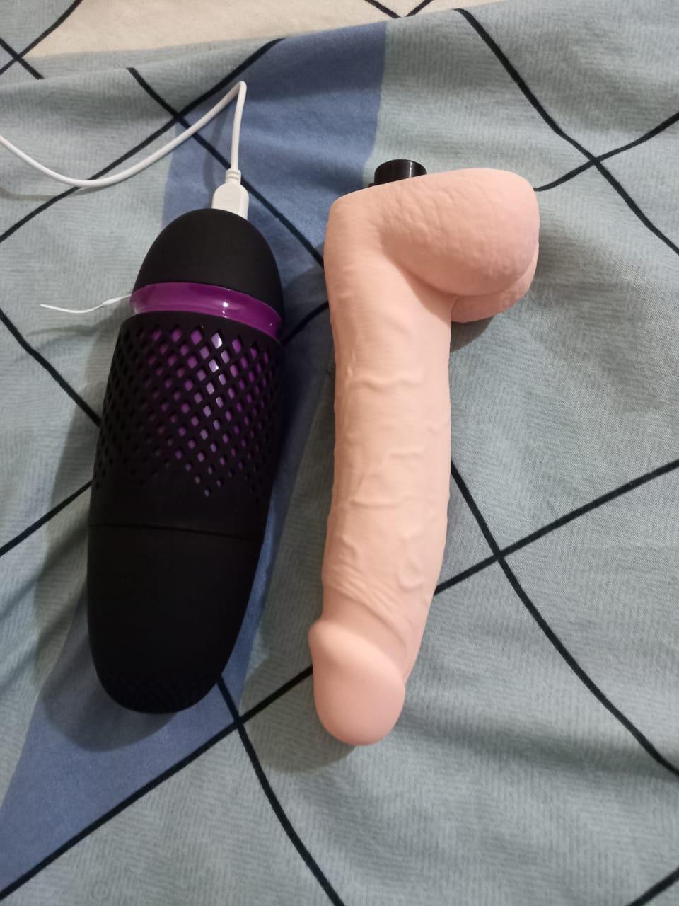 Dildo with base 