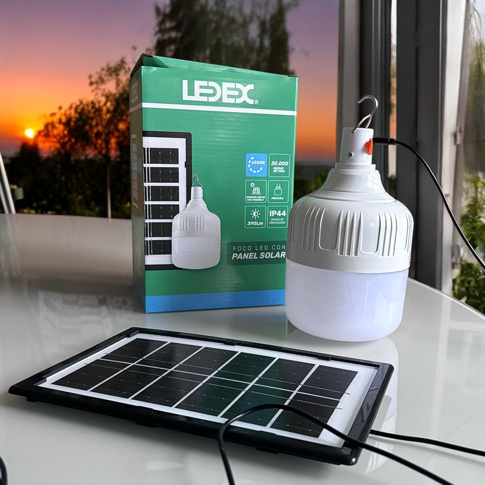 FOCO LED RECARGABLE CON PANEL SOLAR